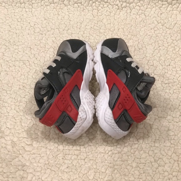 Nike Fashion Athletic Shoes
Toddler Boy or Girl Size 6
Smoke Free Home
Bundle & - Picture 11 of 13